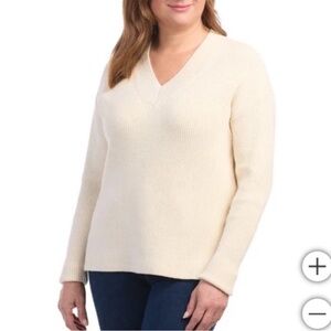 🌸2/$15🌸 NWT Hilary Radley Lurex Sweater White with Metallic Threads